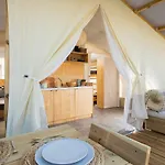 Village Novolandia キャンプ場 *