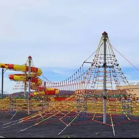 Village Novolandia אתר קמפינג Rapovce